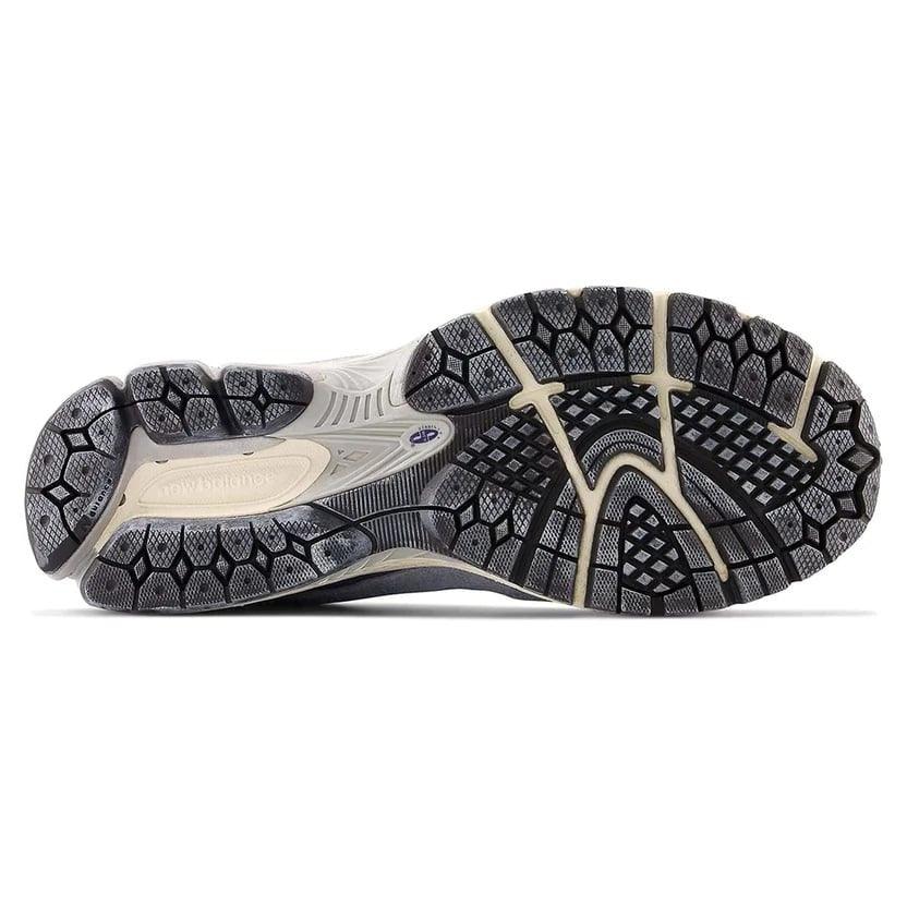 New Balance 2002R Protection