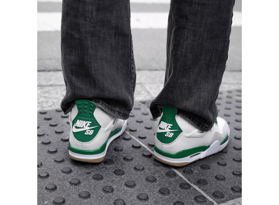 Nike SB x Jordan 4