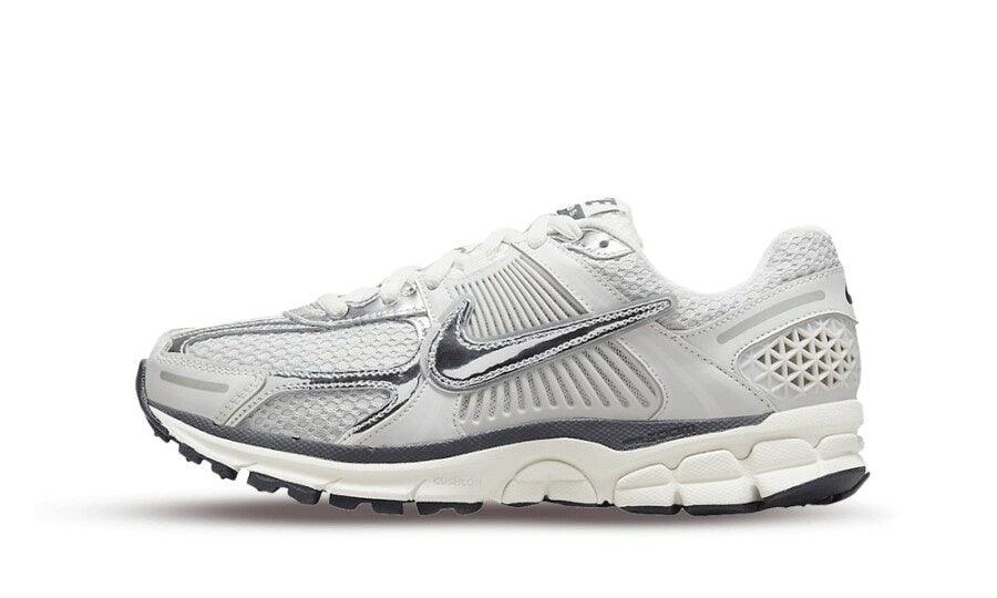 Nike Zoom Vomero 5 Photon Dust Metallic Silver (W) Nike Zoom Vomero 5 Photon Dust Metallic Silver (W)